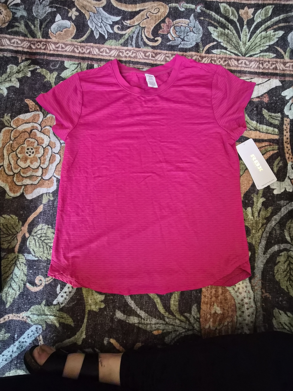 Reebok performance athletic top – NEW WITH TAGS - Picture 3 of 6